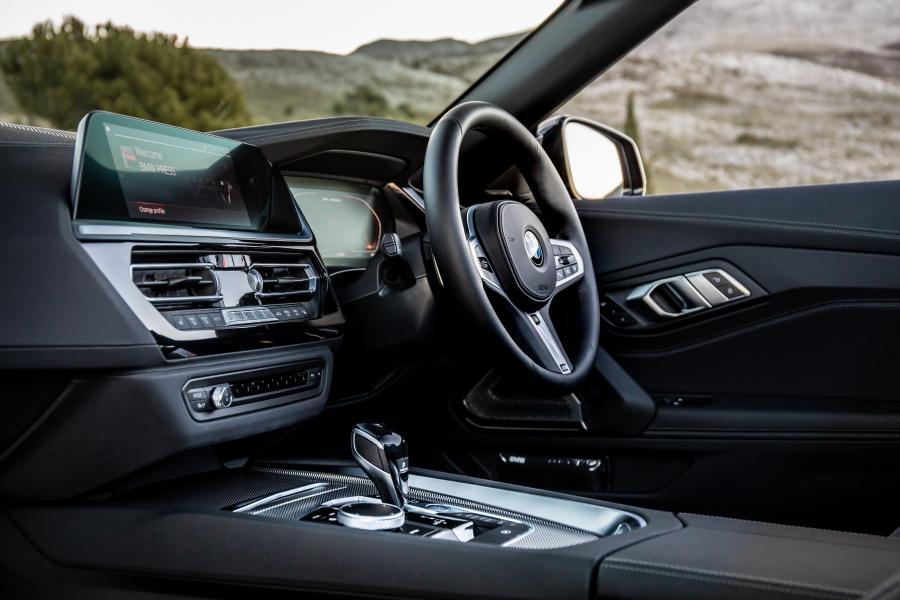 Интерьер BMW Z4 M40i (G29) 2019 года  (UK) (фото 23 из 40)